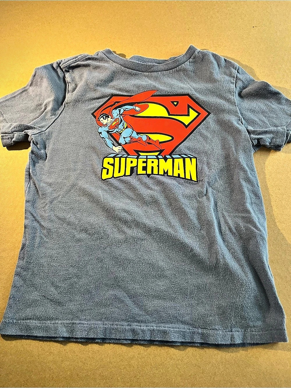 GAP Kids Superman graphic tee Boys Small Gray & Red